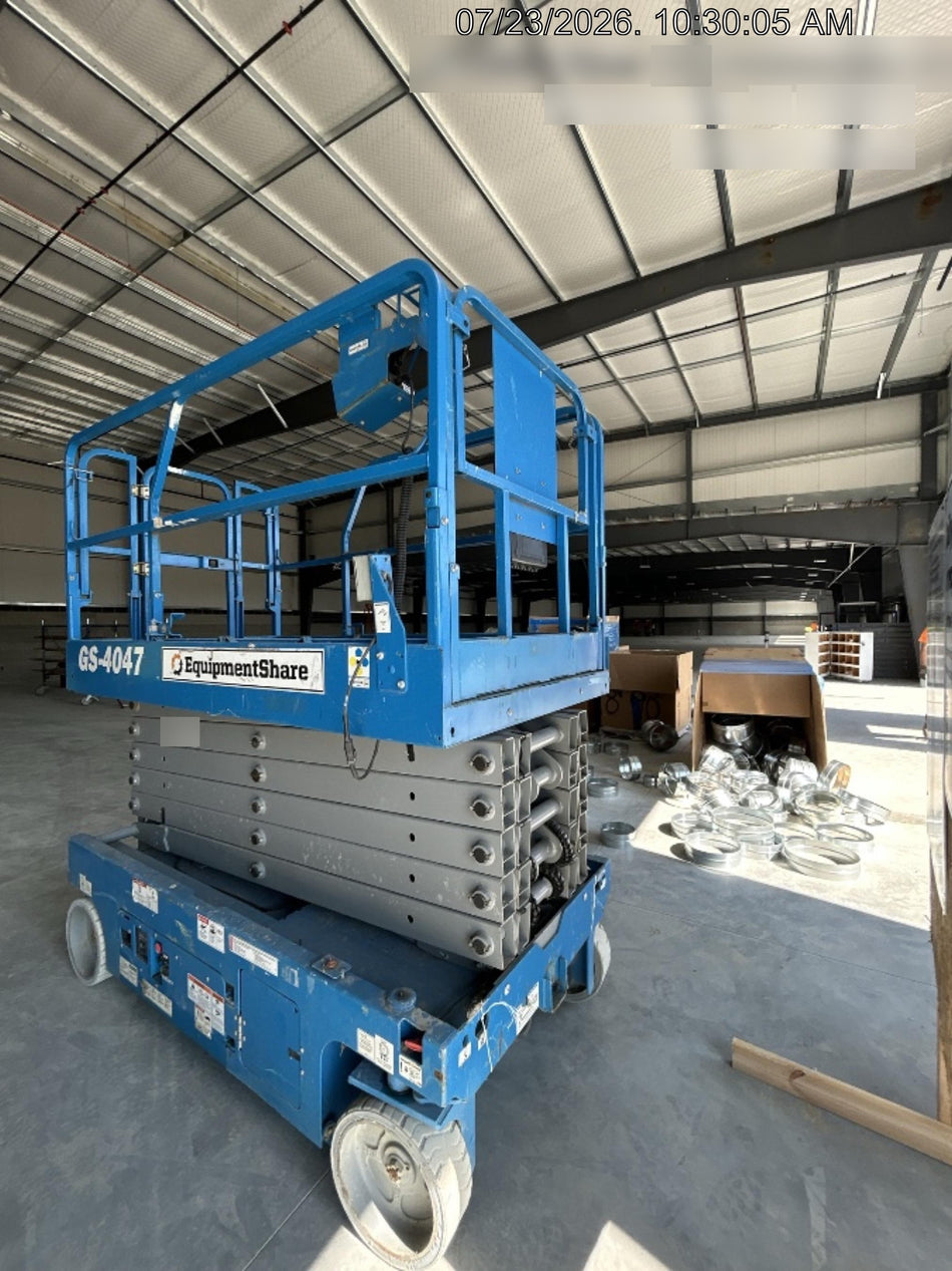 2019 Genie GS-4047 Folding rails with half height swing gate