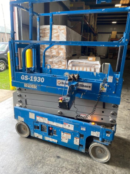 2020 Genie GS-1930 Solid Non Marking Tires, Beacon, Folding rails with half height swing gate, 800W Inverter