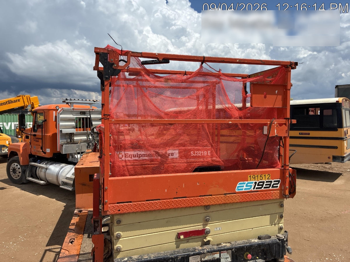 2021 JLG ES1932