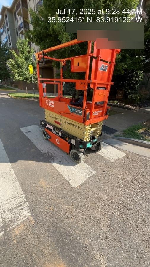 2025 JLG ES1932