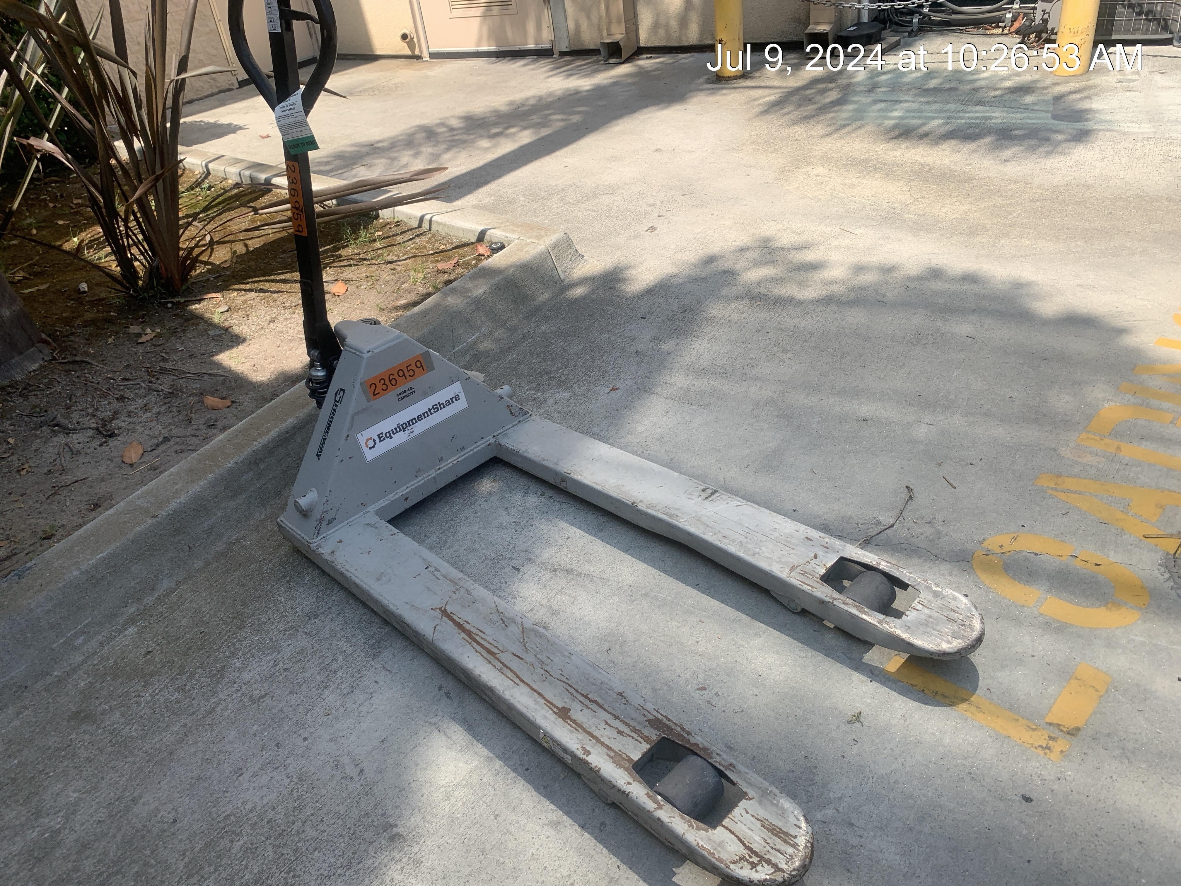2022 STRONGWAY 4400 lb Pallet Jack