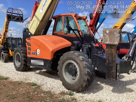 2022 JLG 1075