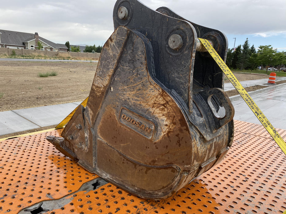 2020 DOOSAN 24" Bucket-Doosan
