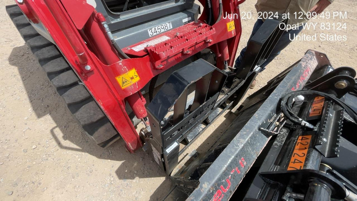 2022 TAKEUCHI 48" Pallet Forks - Takeuchi