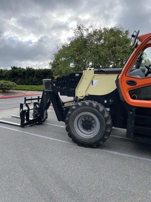 2022 JLG 1075