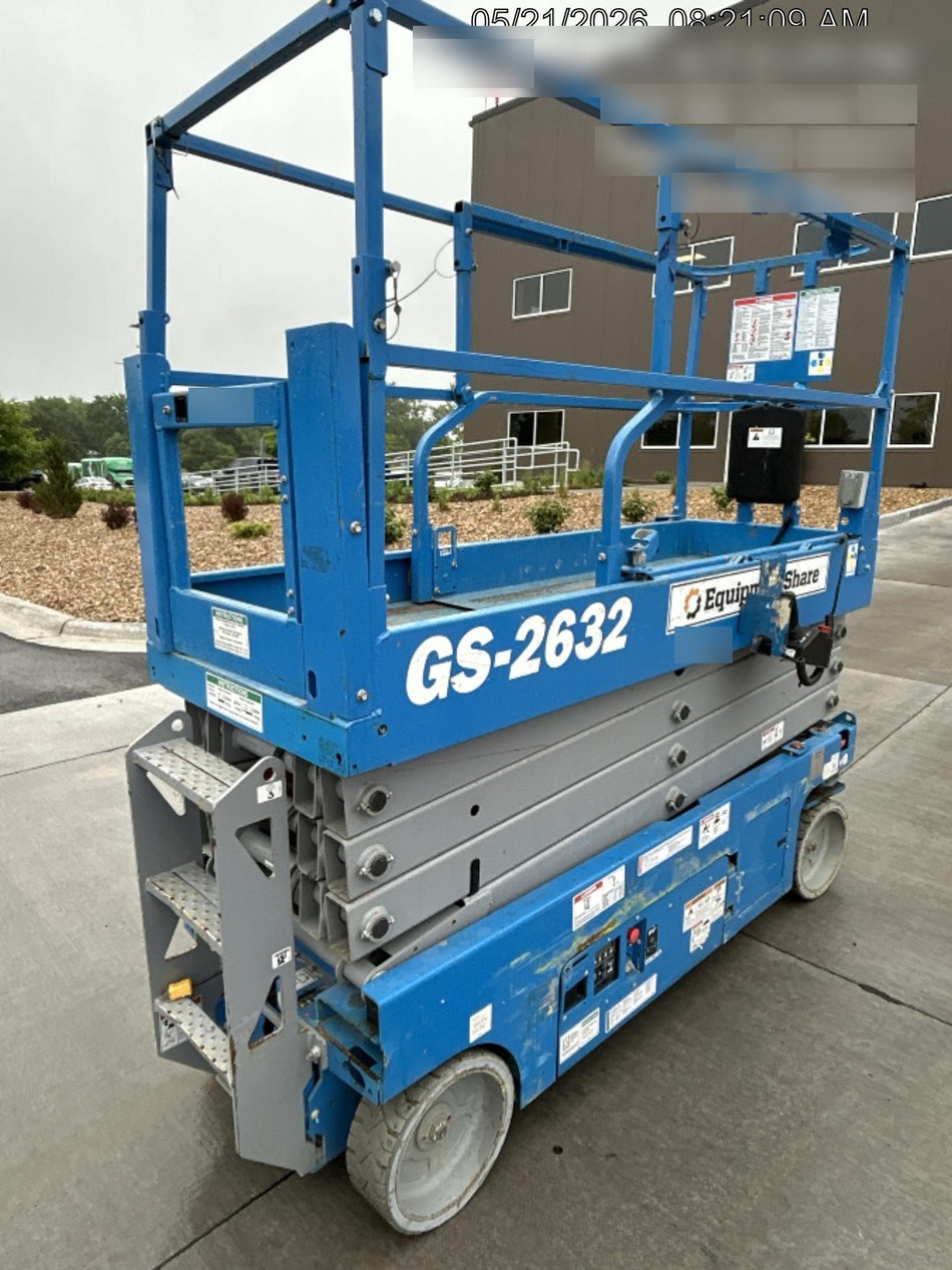 2019 Genie GS-2632 Folding rails with half height swing gate