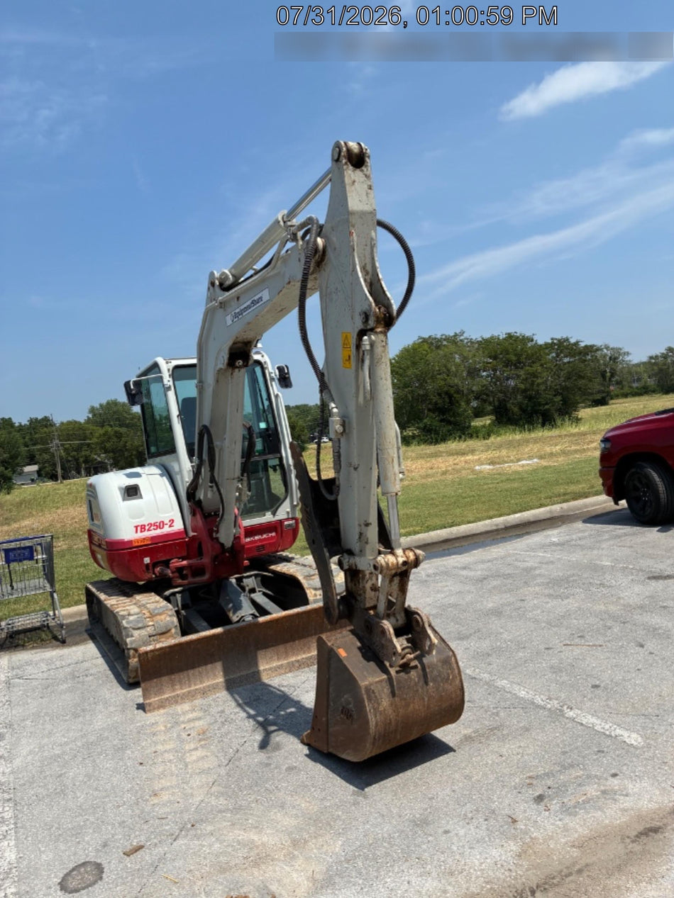 2023 TAKEUCHI TB250-2CR