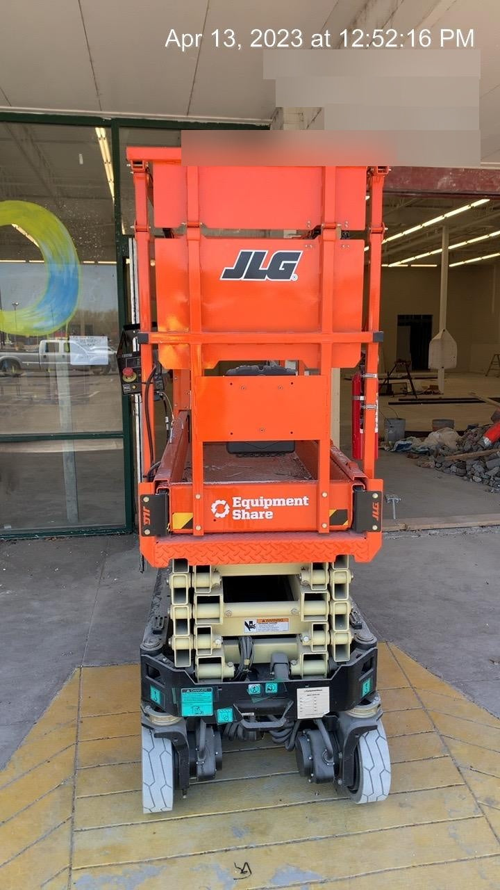 2023 JLG ES1932