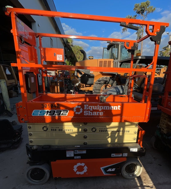 2023 JLG ES1932