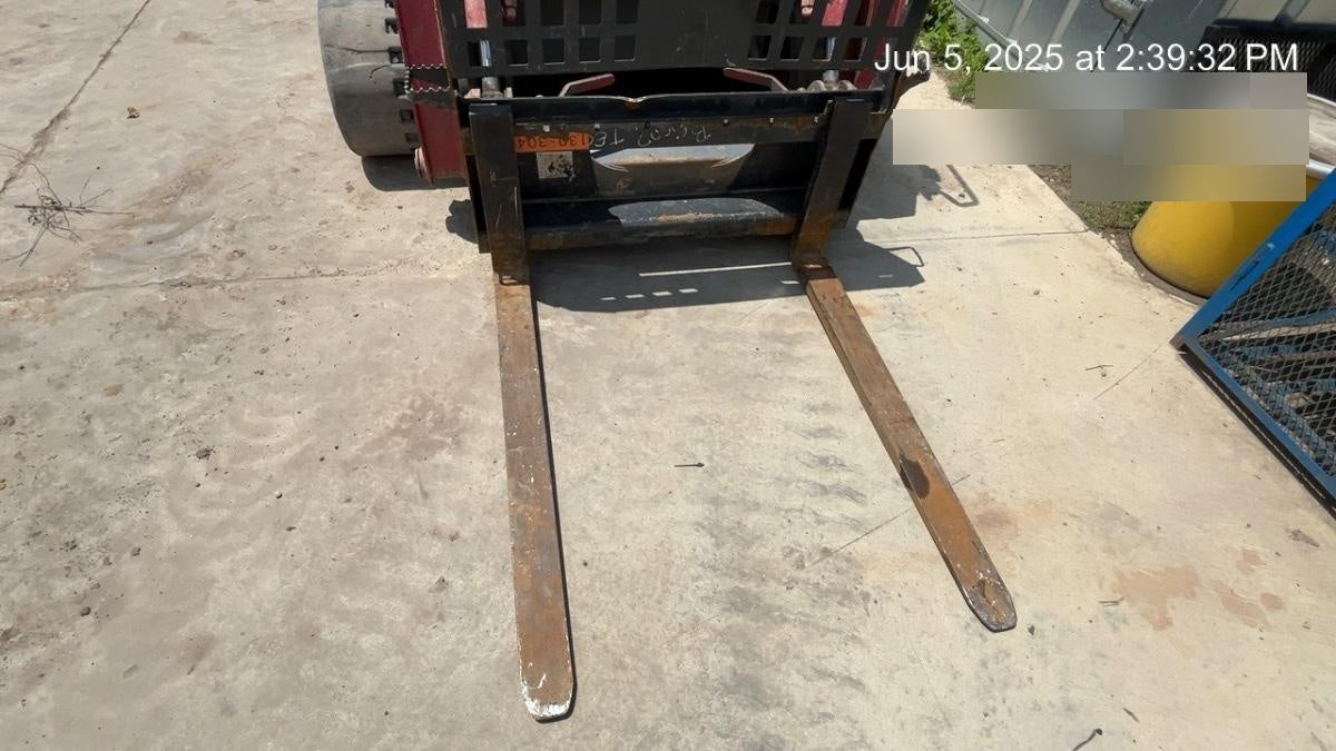 2019 ARROW MATERIAL HANDLING 60" Pallet Forks - Arrow