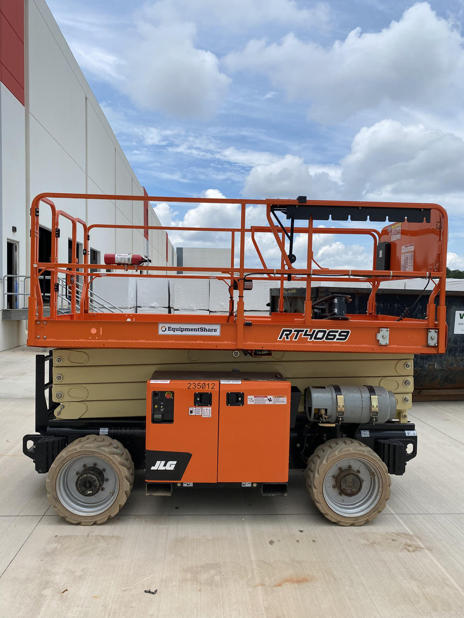 2022 JLG RT4069