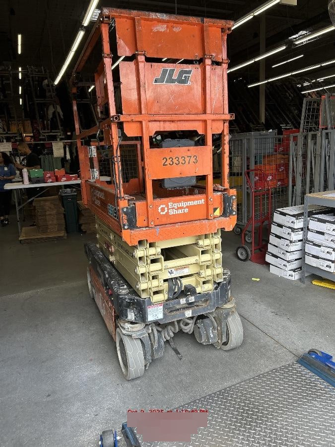 2022 JLG ES1932