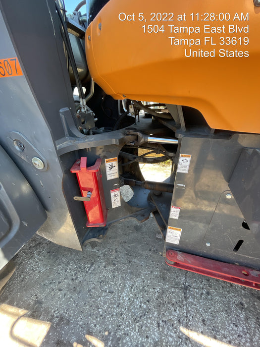 2017 Case 821G CLOSED CAB, JRB 418 STYLE HYD COUPLER