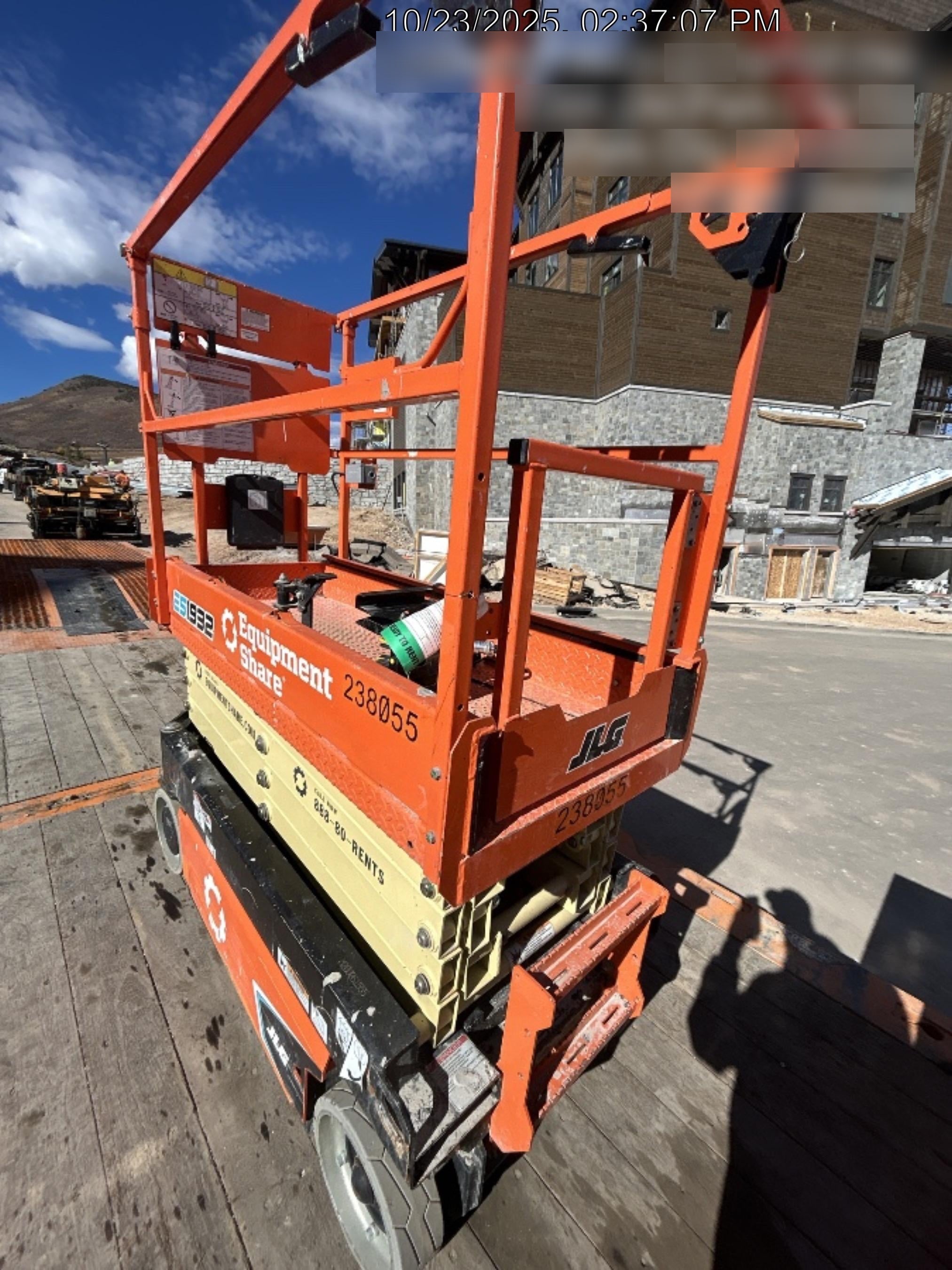2022 JLG ES1932