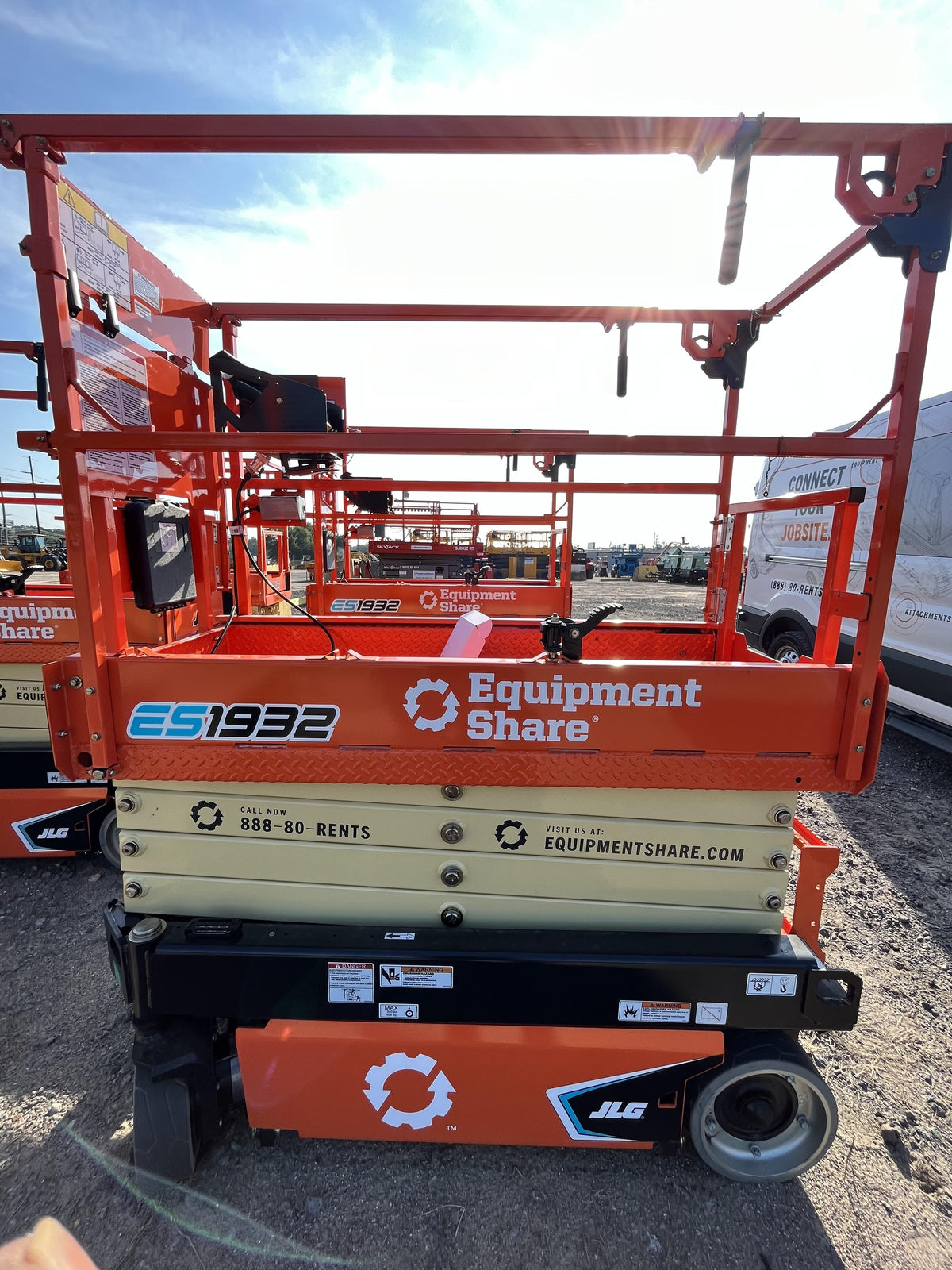 2023 JLG ES1932