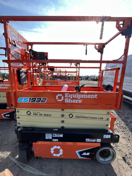 2023 JLG ES1932