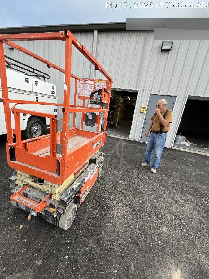 2022 JLG ES1330L