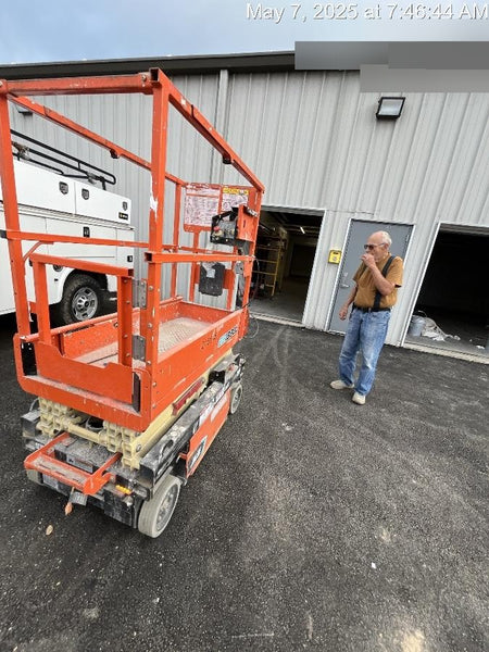 2022 JLG ES1330L
