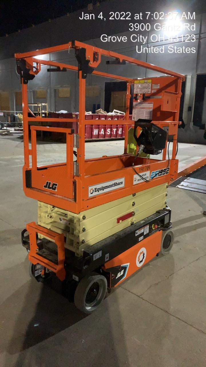 2021 JLG ES1932