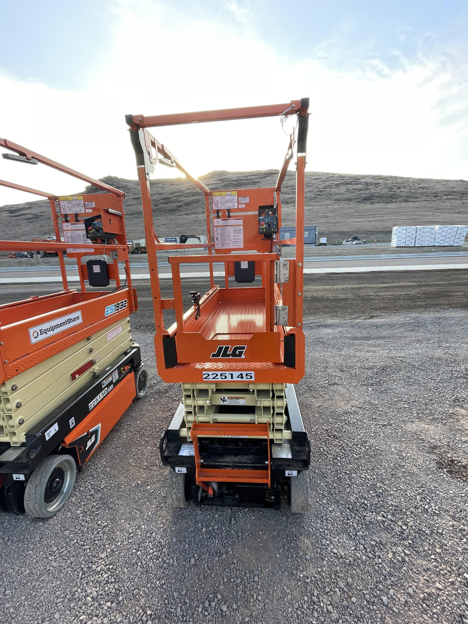 2022 JLG ES1932