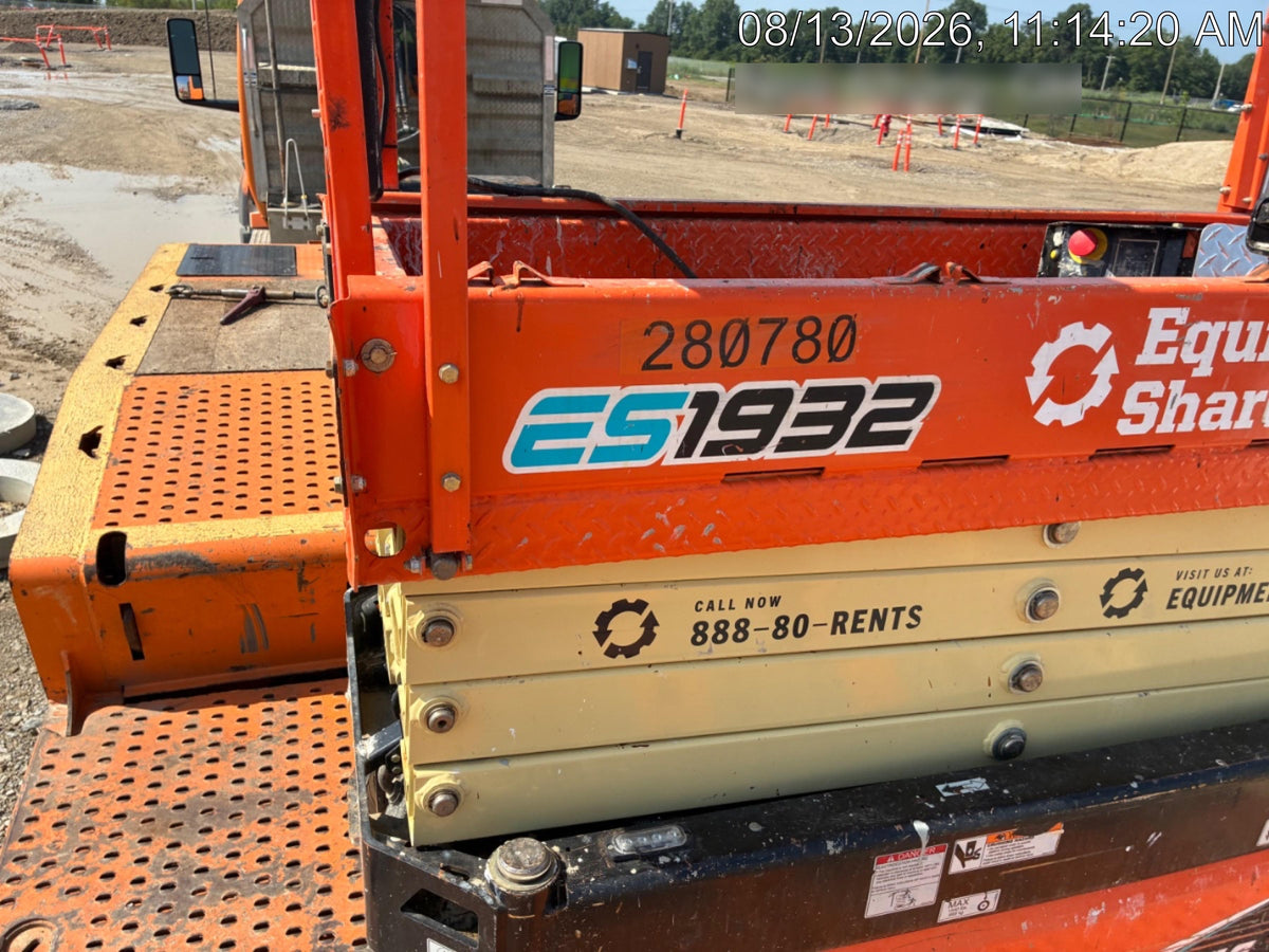 2022 JLG ES1932