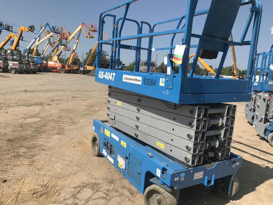 2019 Genie GS-4047 Folding rails with half height swing gate
