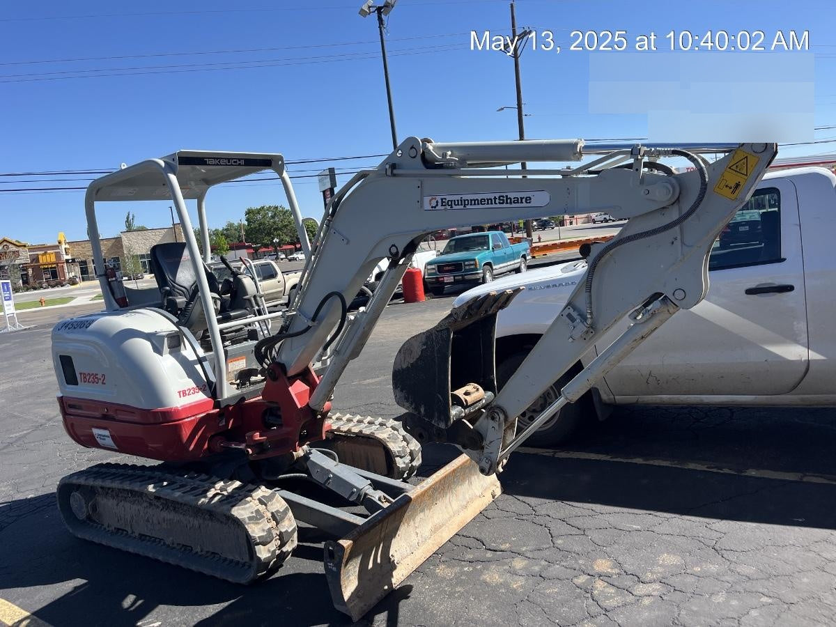 2023 TAKEUCHI TB235-2R