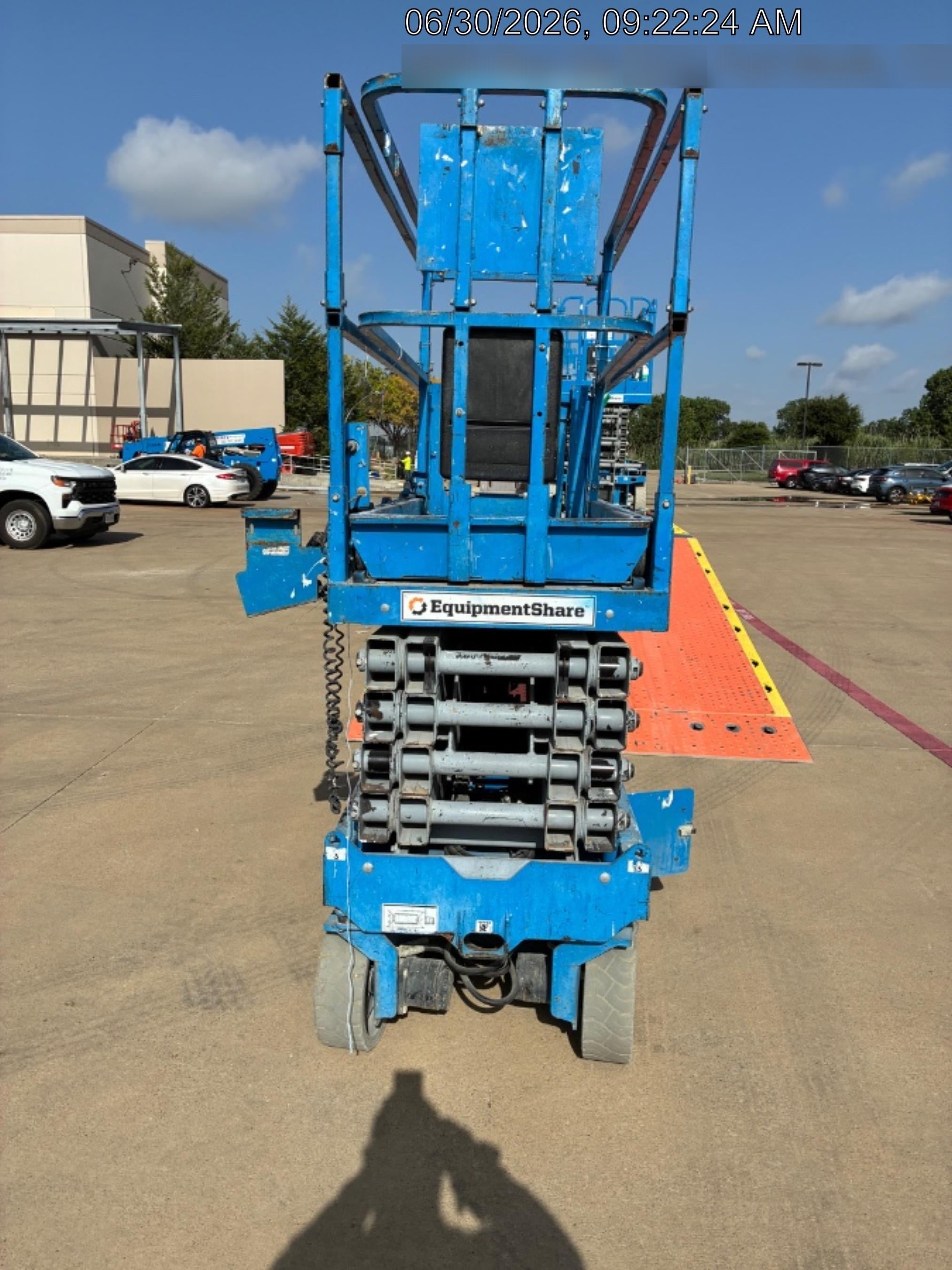 2016 Genie GS-3232 32' Narrow Scissor Lift