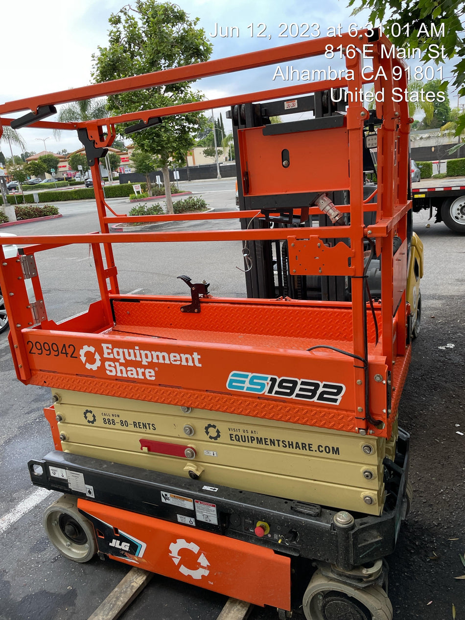 2023 JLG ES1932