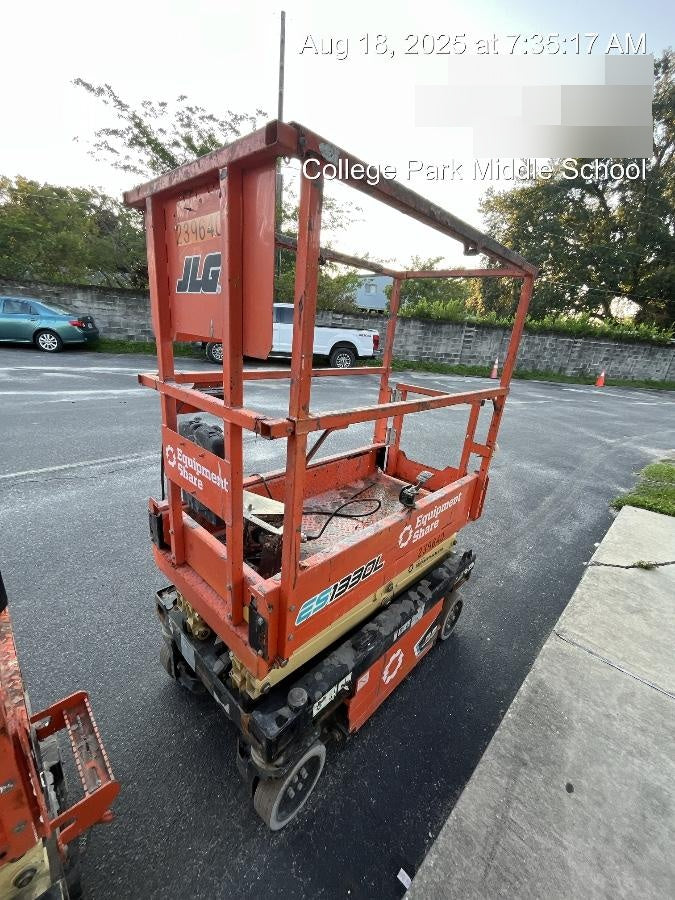 2022 JLG ES1330L