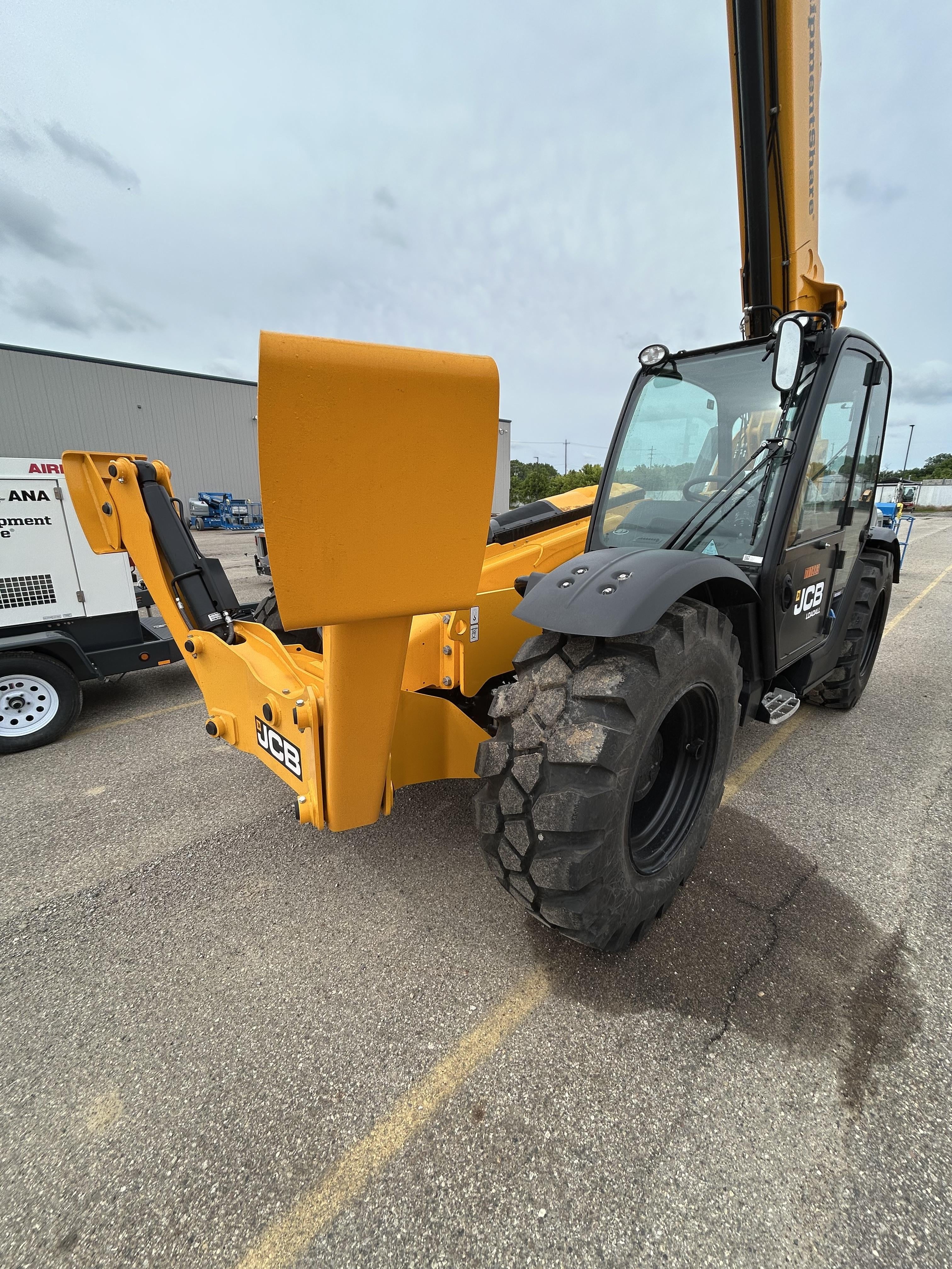 2026 JCB 514-56