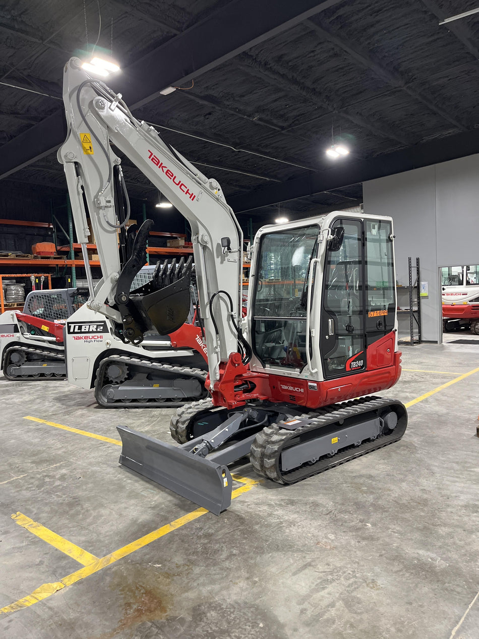 2025 TAKEUCHI TB240-CR
