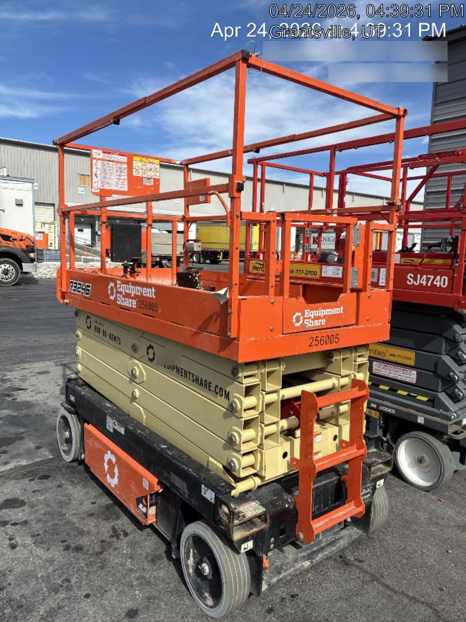 2022 JLG R3246