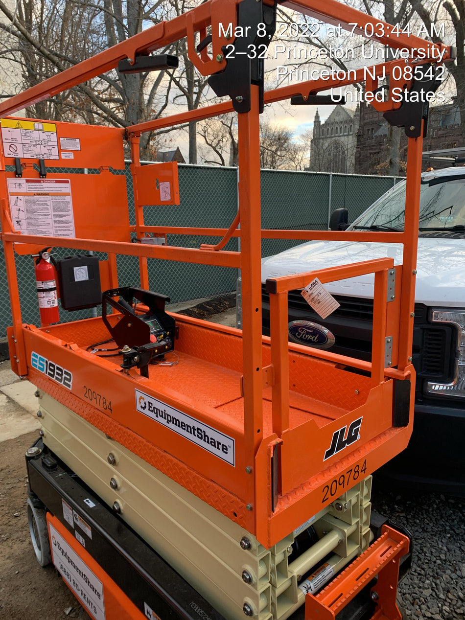 2022 JLG ES1932