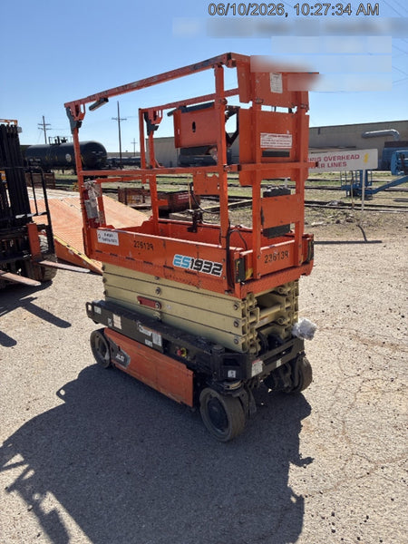 2022 JLG ES1932