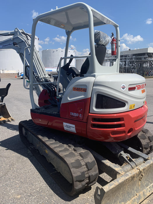 2021 TAKEUCHI TB250-2