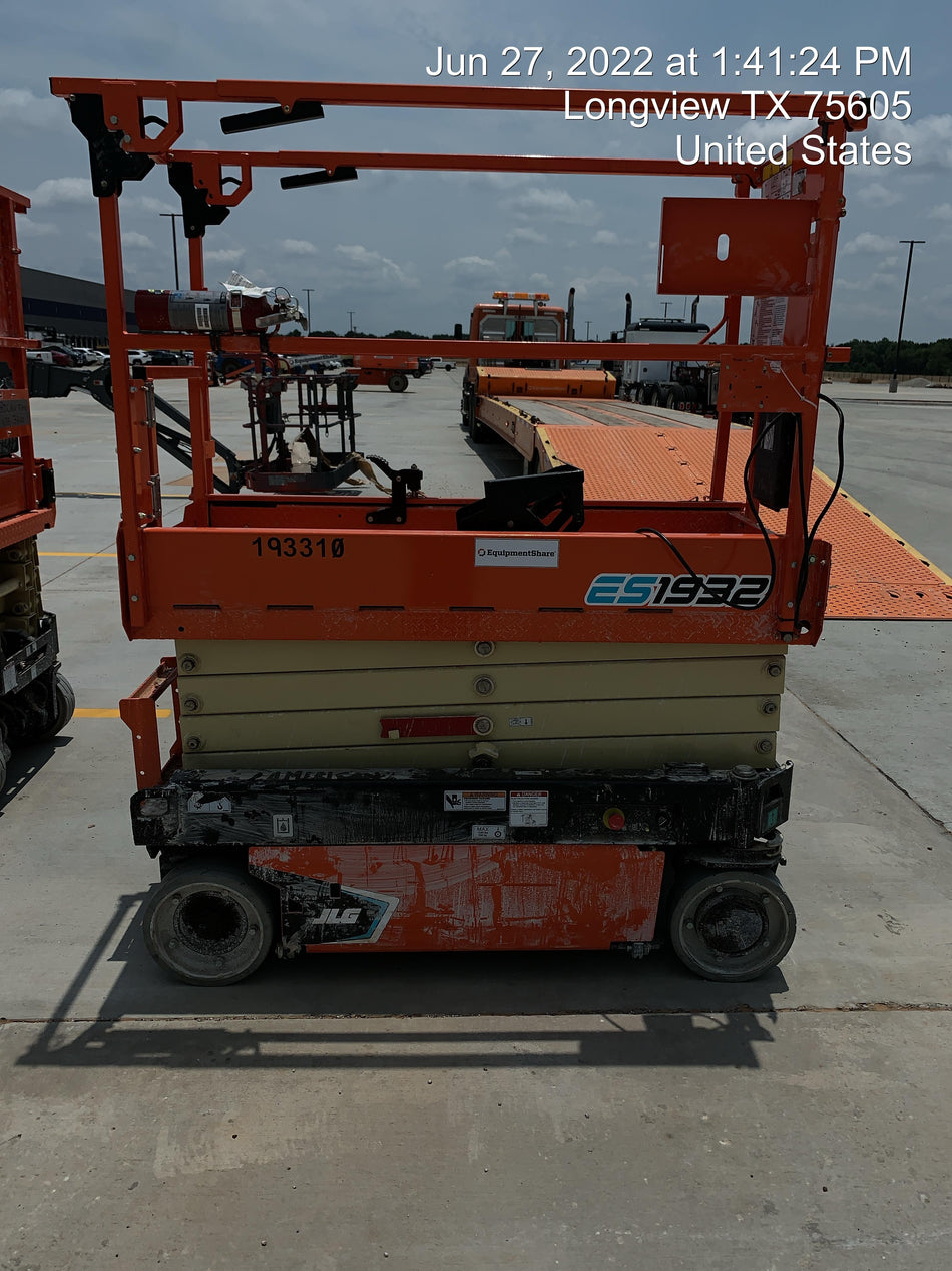 2021 JLG ES1932