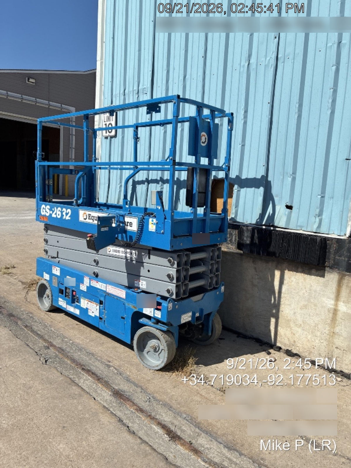 2019 Genie GS-2632 Folding rails with half height swing gate