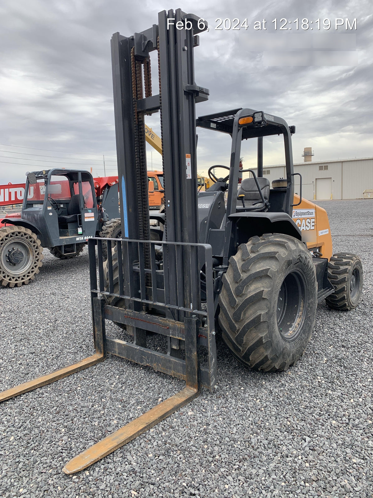 2023 CASE 588H
