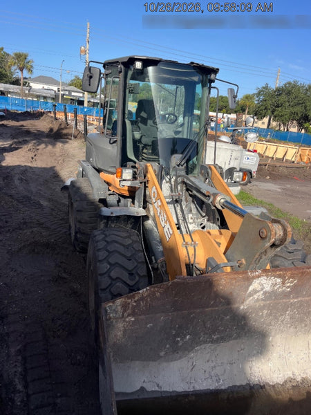 2017 Case 621G CLOSED CAB, JRB 416 STYLE HYD COUPLER