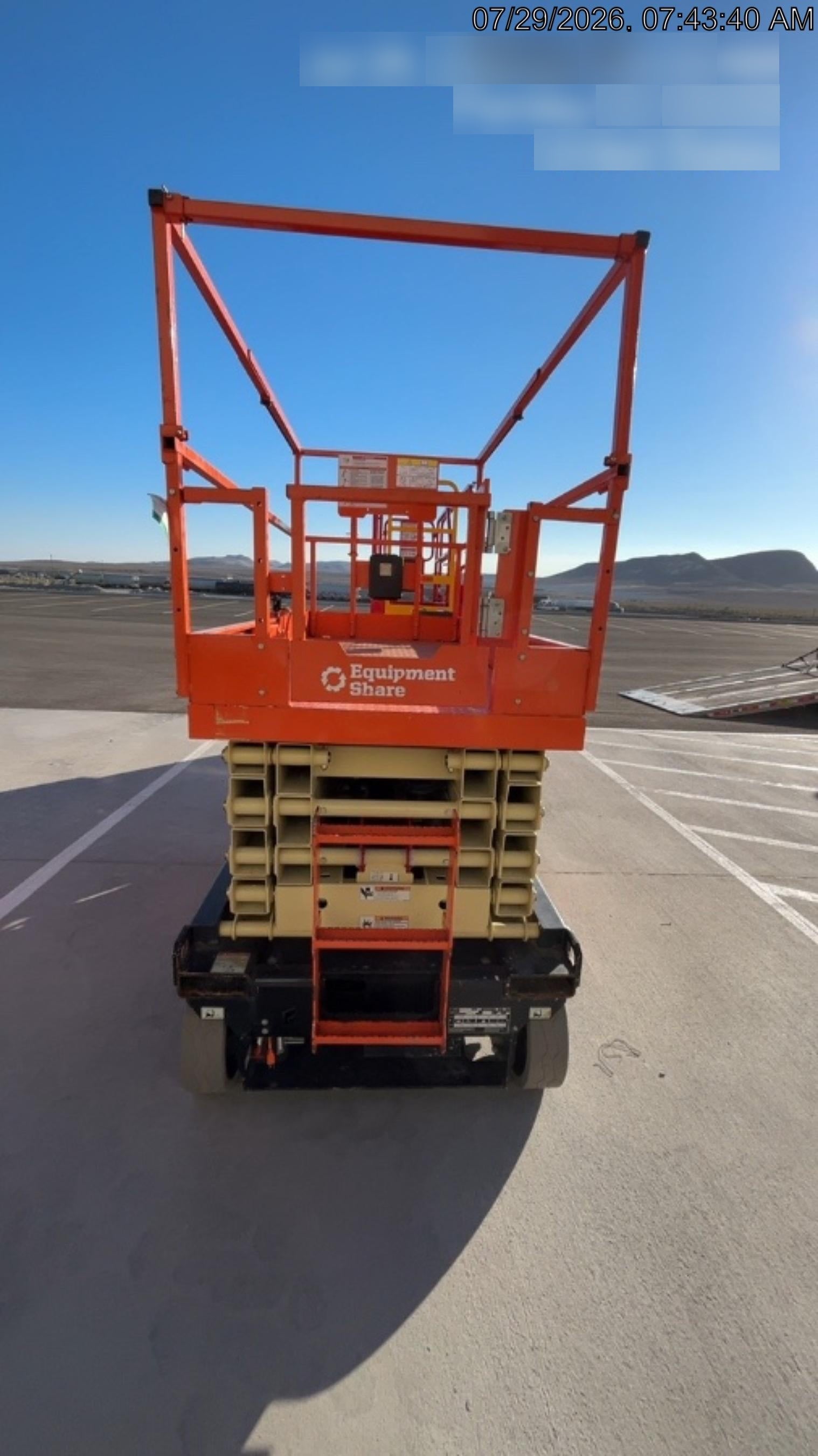 2022 JLG ES3246