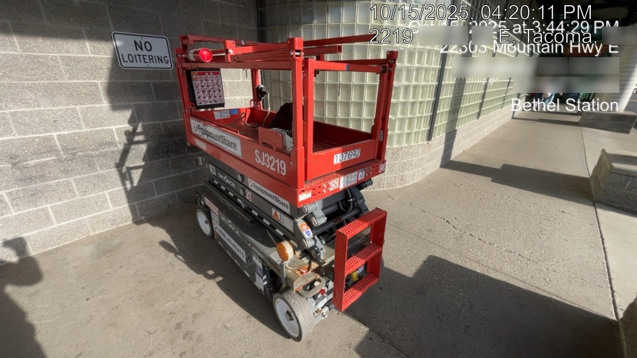 2020 Skyjack SJIII-3219 Solid NM Tires, Half height spring hinged entry gate, Dual Beacons, 800W Inverter