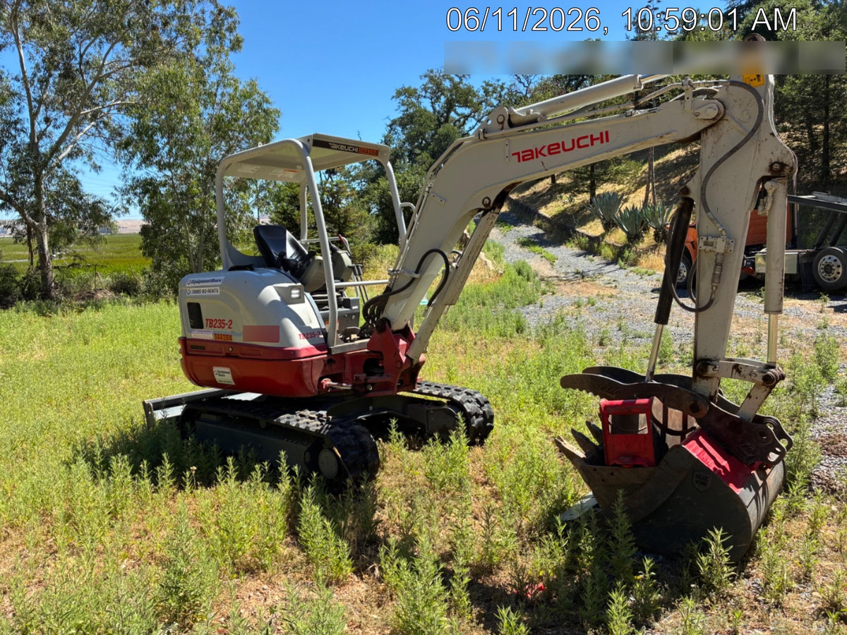 2023 TAKEUCHI TB235-2R