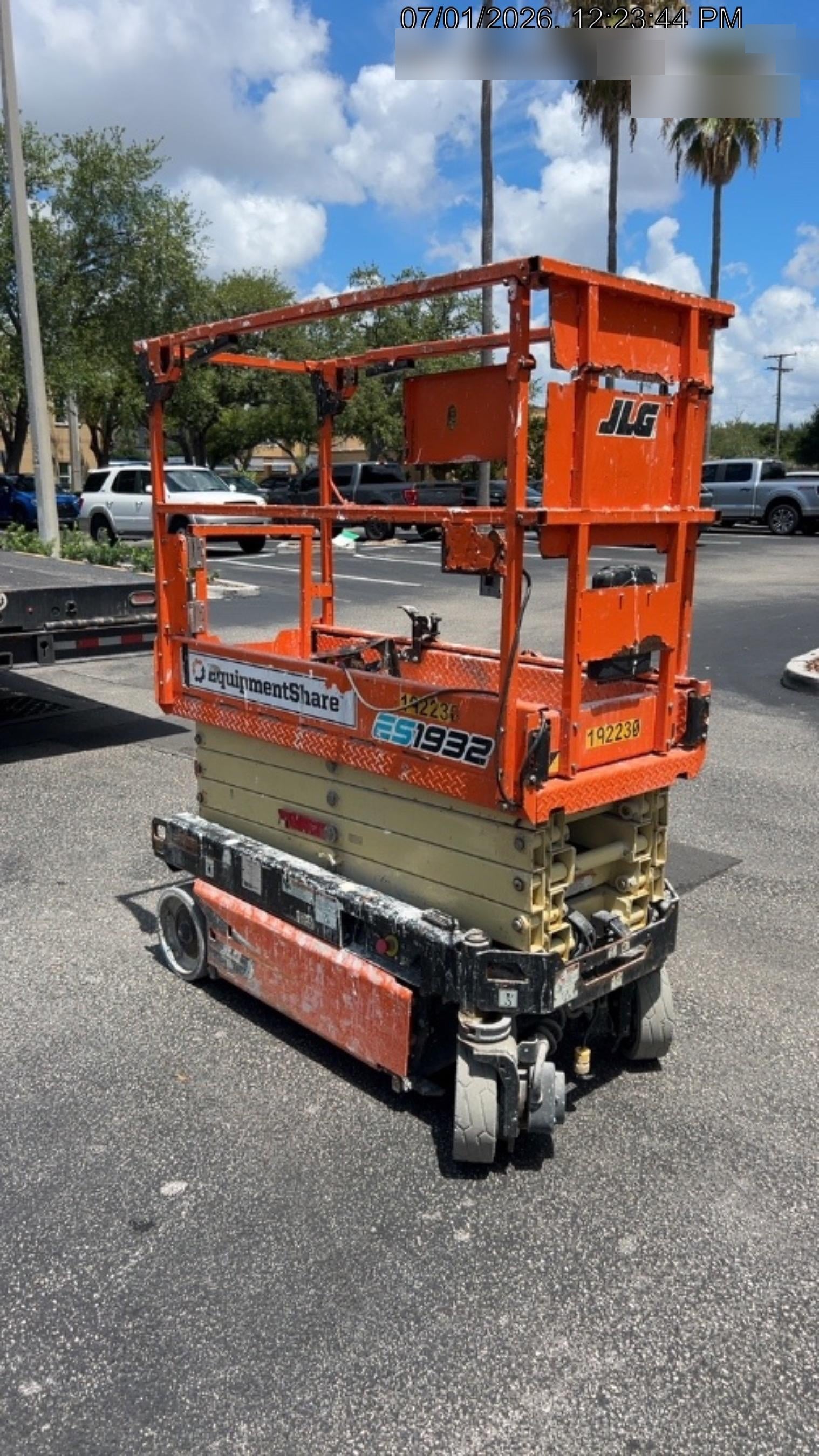 2021 JLG ES1932