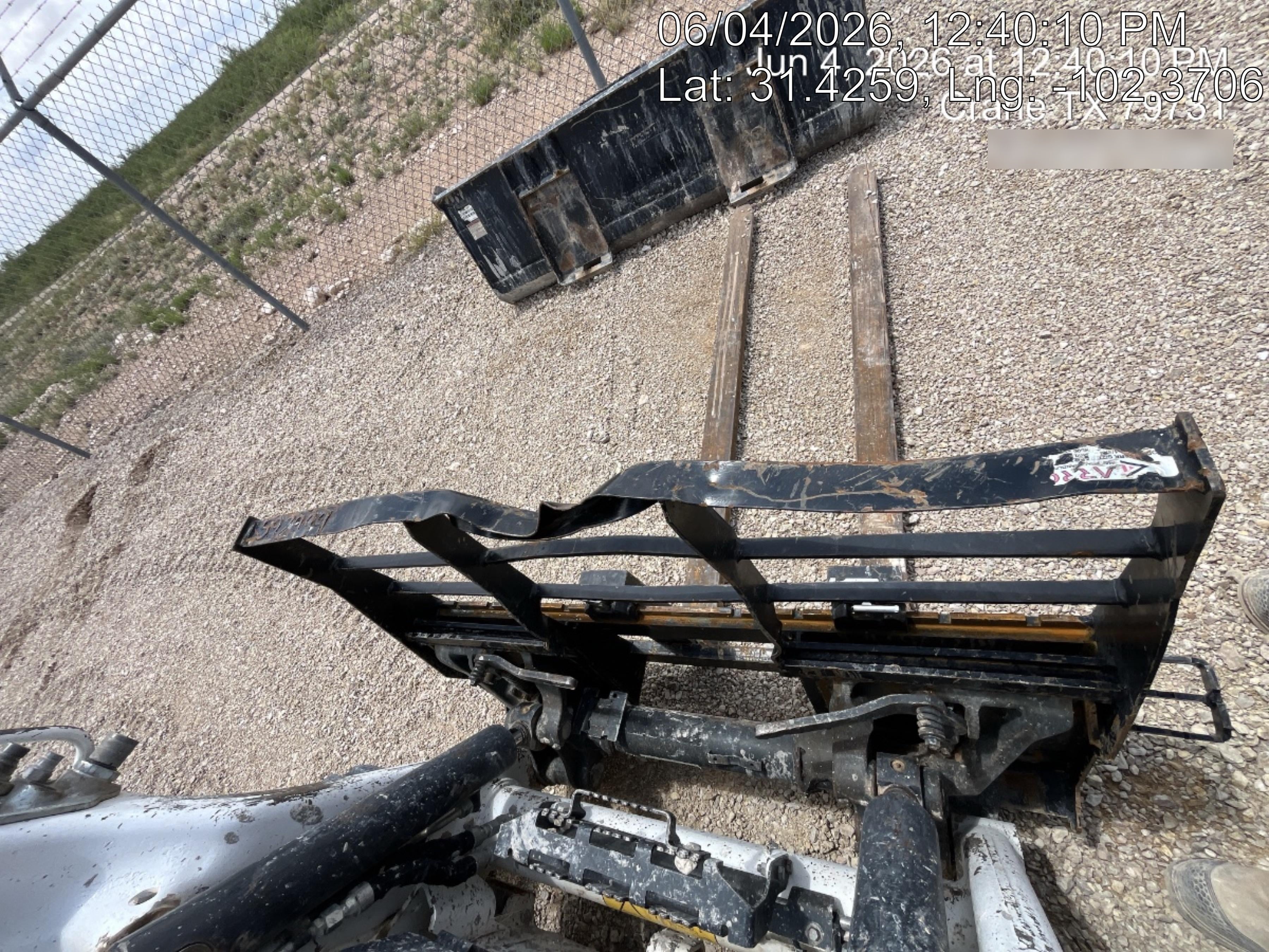 2025 ARROW MATERIAL HANDLING 24" Pallet Fork Frame