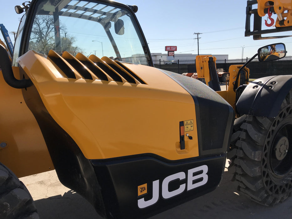 2019 JCB 512-56 Canopy, 109 HP, Solid Tires, STD Worklight, Beacon, Aux Hydraulics, Lifting Eye, Back up Alarm w/66" Carriage/60" Forks