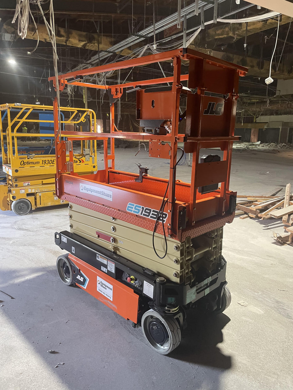 2022 JLG ES1932