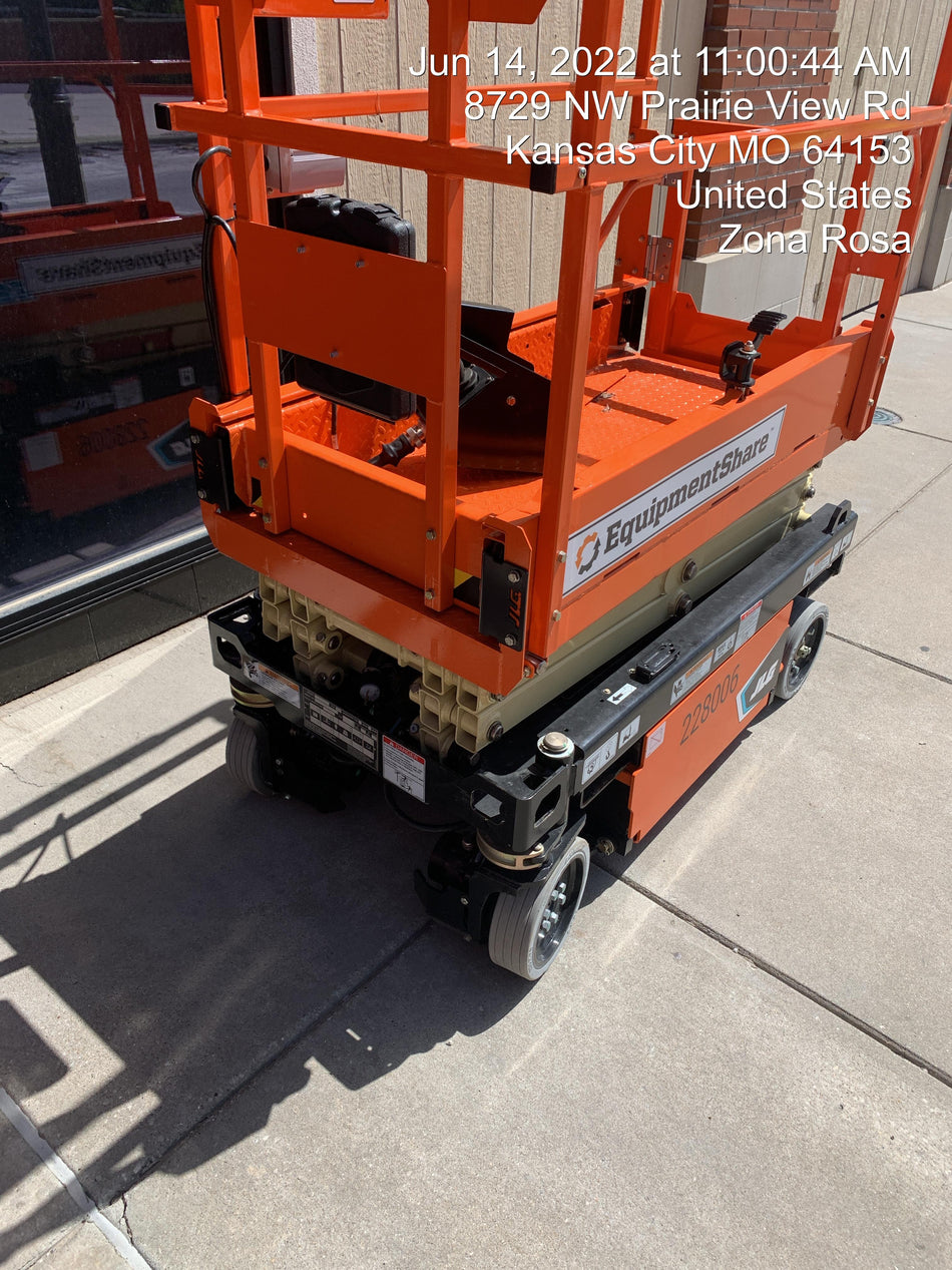 2022 JLG ES1330L