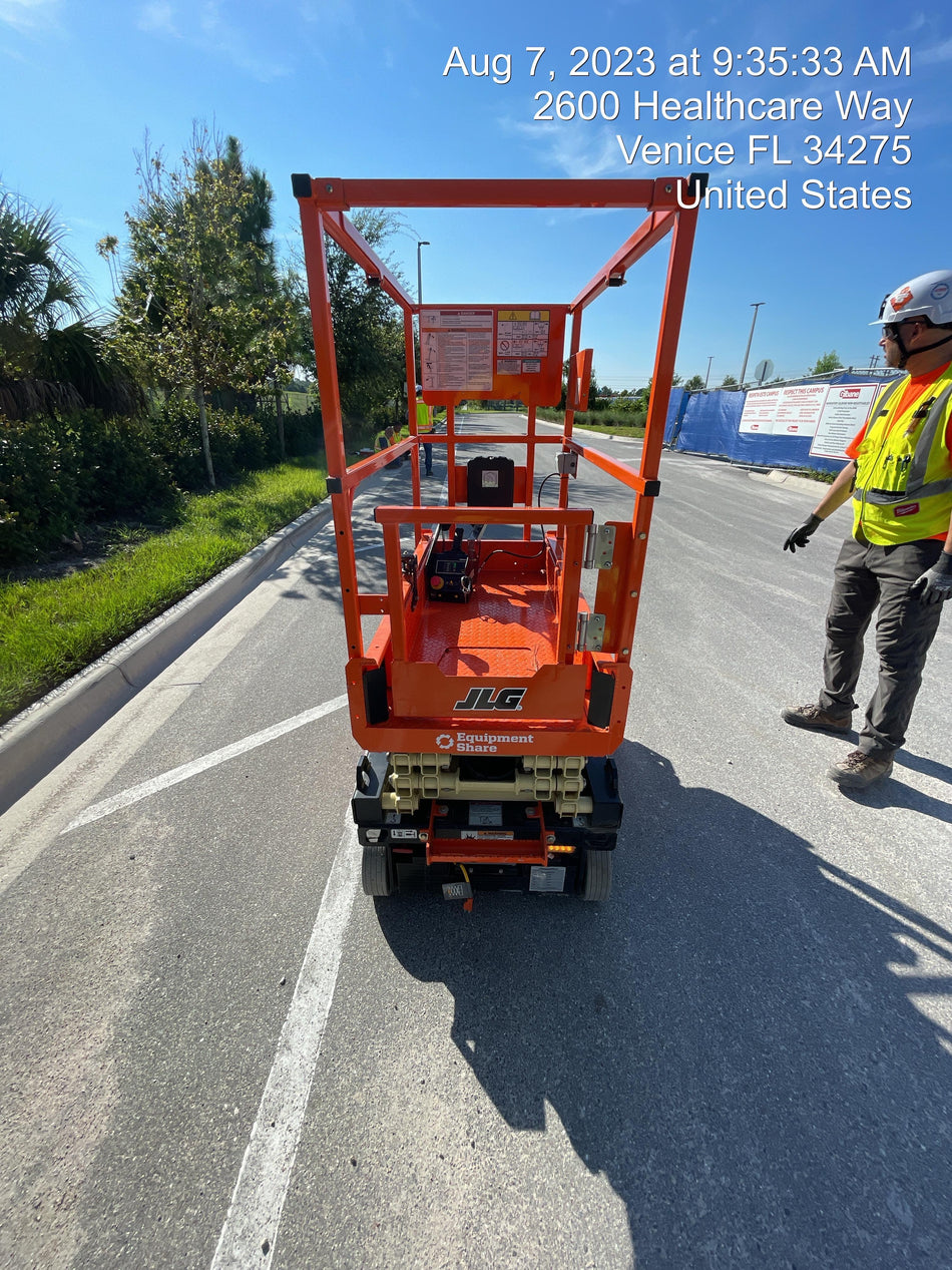 2022 JLG ES1330L