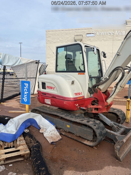 2022 TAKEUCHI TB250-2CR